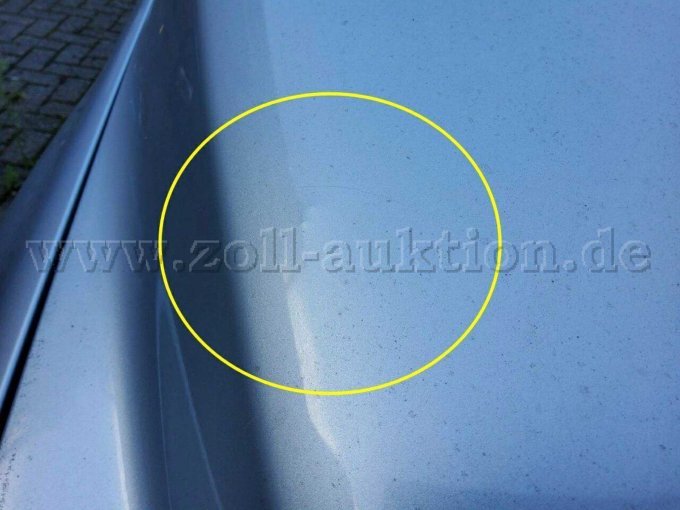 Motorhaube, deformiert