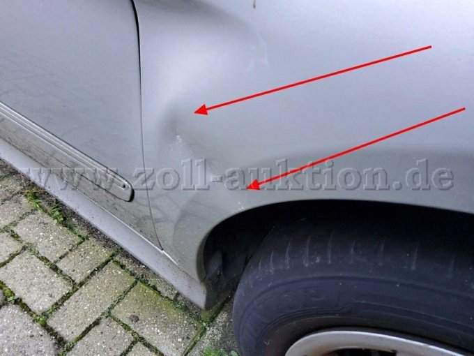 Kotflübel vorne rechts deformiert