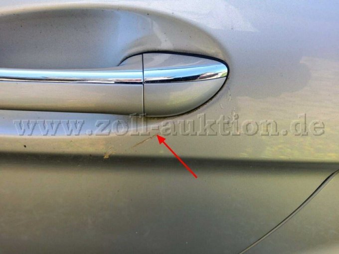 Tür hinten links zerkratzt