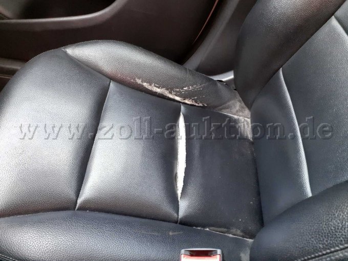Mercedes-Benz B 180 CDI, Beifahrersitz mit Beschädigung
