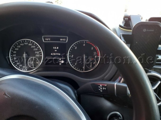 Mercedes-Benz B 180 CDI, Display mit Kilometerstand