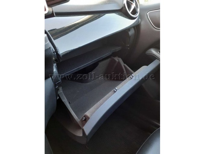 Mercedes-Benz B 180 CDI, Handschuhfach