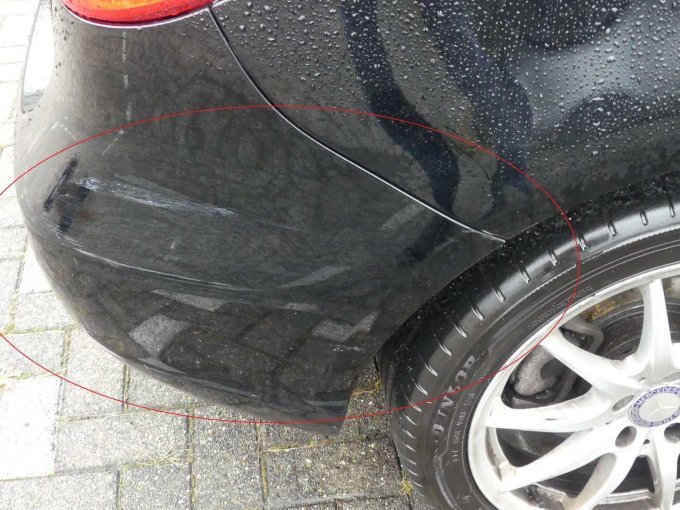 Beispiel Beschädigungen Stoßfänger und Seitenwand rechts