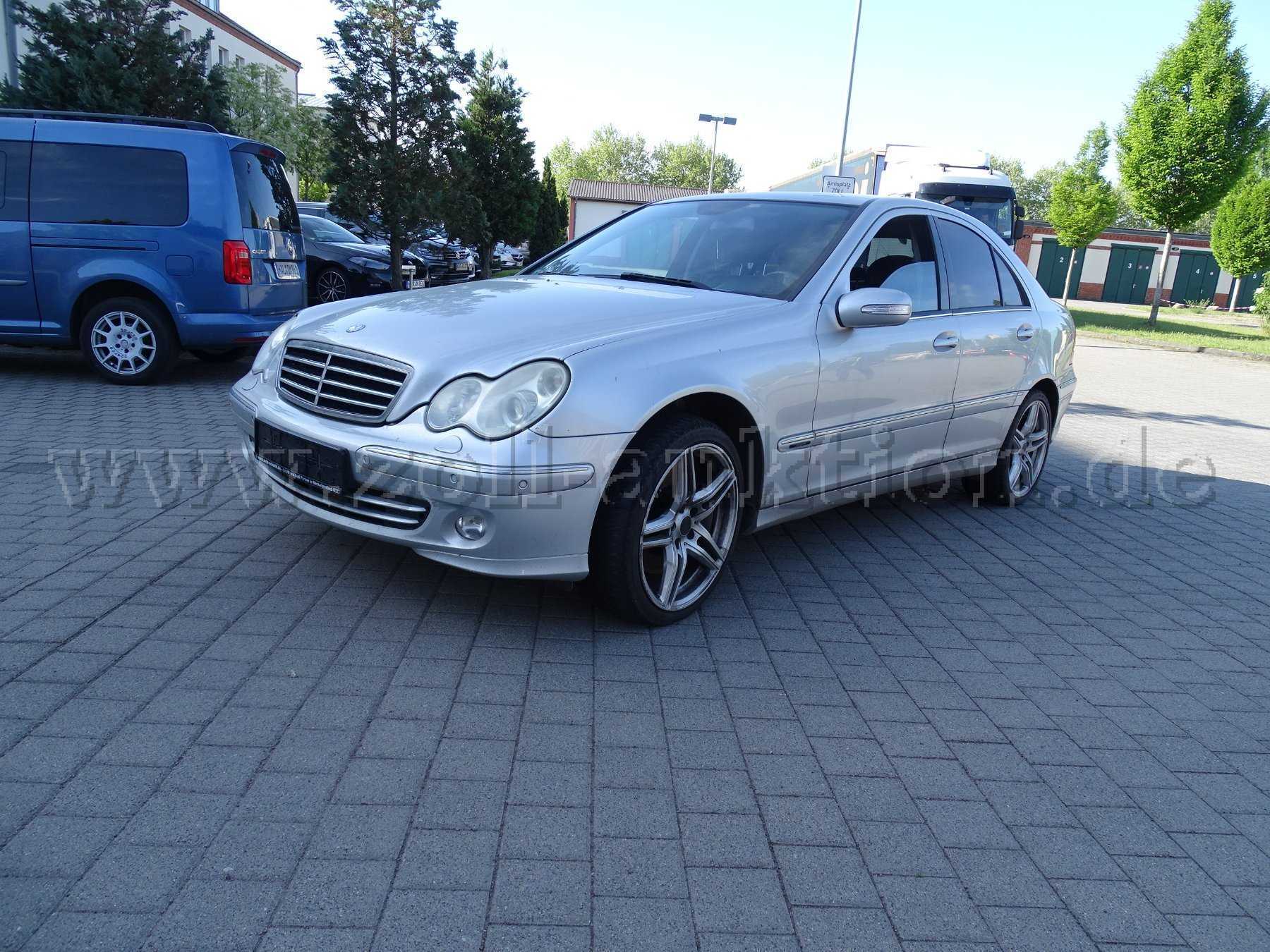 Mercedes-Benz C350 Avantgarde Gesamtansicht von vorne