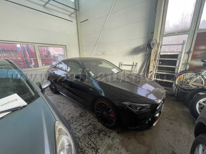 Seitenansicht (rechts/vorne)