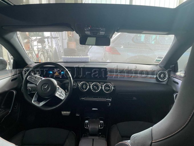 Innenansicht (Fahrer-/Beifahrerraum)