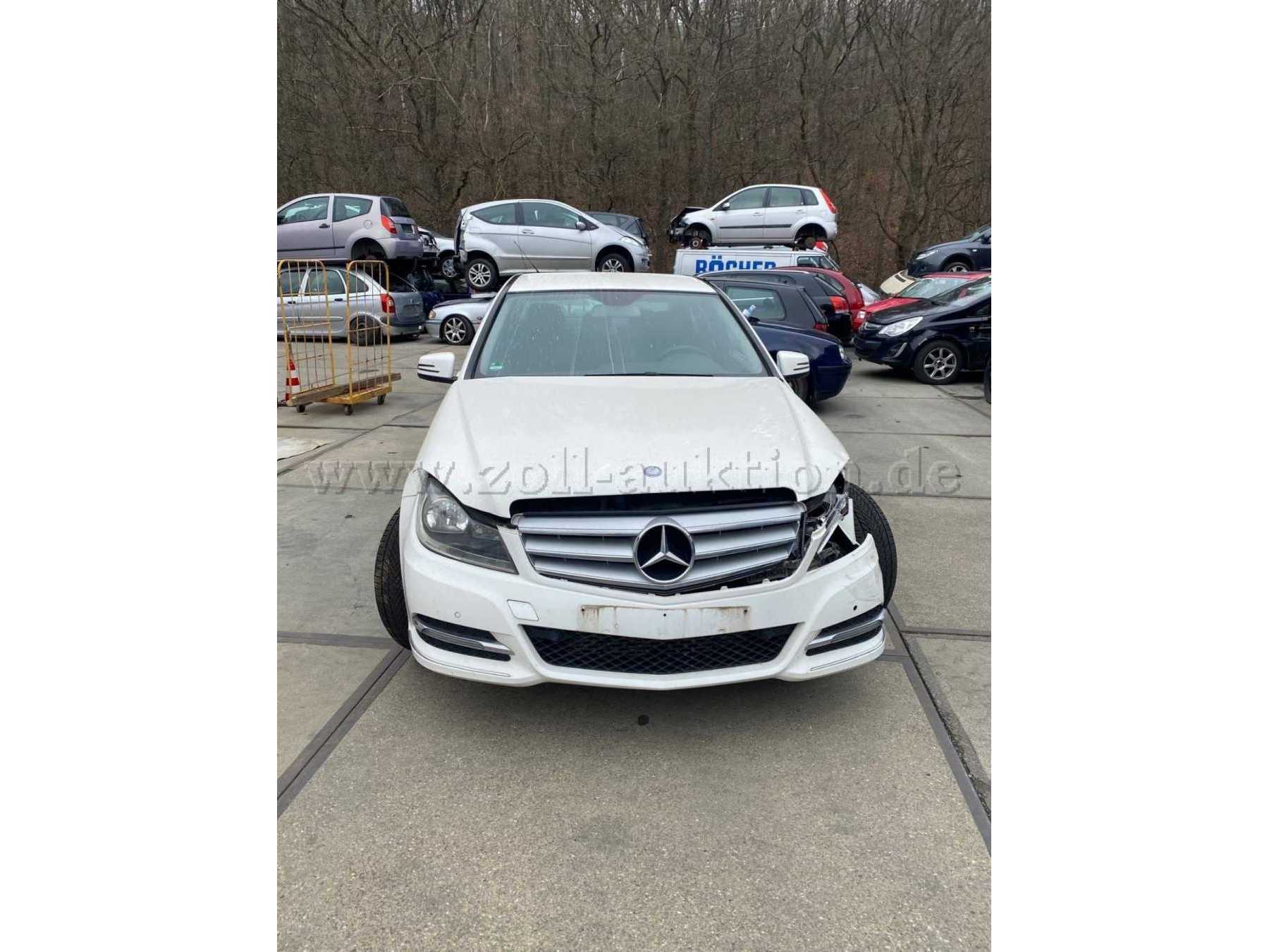 Frontansicht
Motorhaube zur Ansicht geöffnet