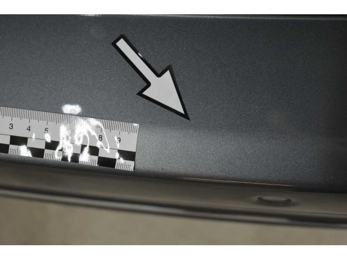 Stoßfänger hinten u. Ladekante: Abschürfungen und Kratzer (Detailaufnahme)