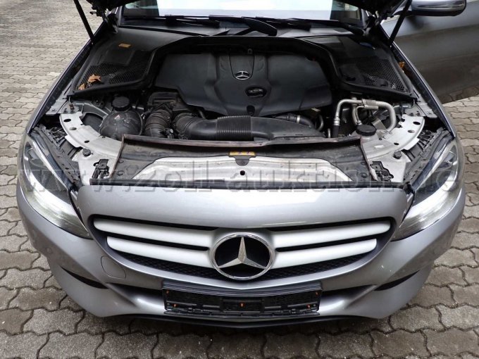 Frontansicht Motorraum