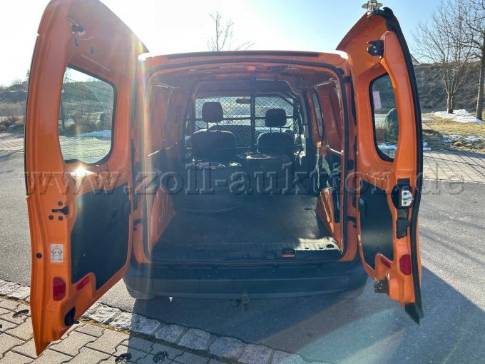 Heckansicht offen nahe