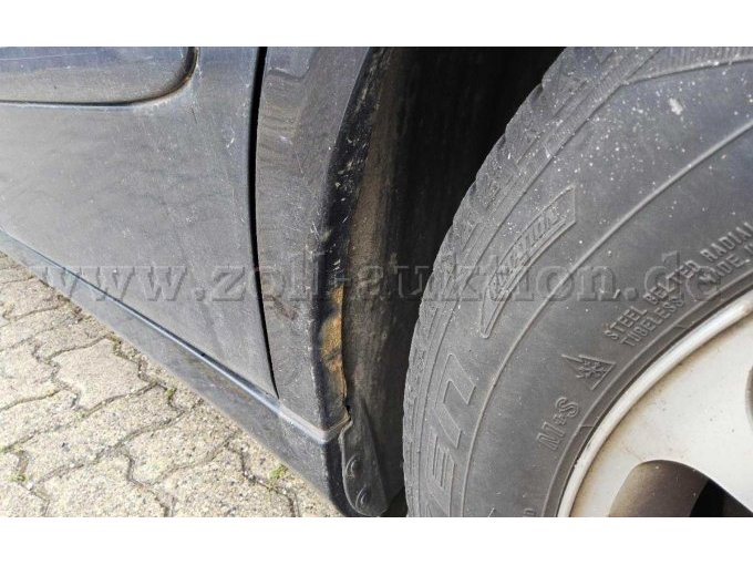 Seitenteil hinten links Korrosion