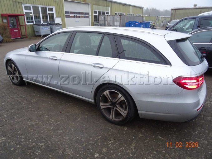 seitlich links hinten