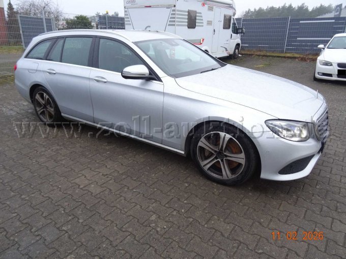 seitlich rechts vorn