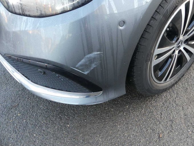 Beschädigung Frontverkleidung