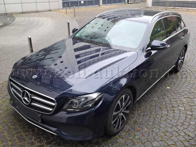 1 Mercedes-Benz E 300 DE T Kombilimousine – foto 2 – kavel bij Zoll-Auktion, Essen