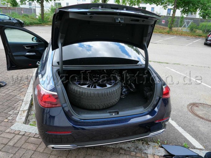 1 Mercedes-Benz E 300 de Avantgarde Advanced – foto 3 – kavel bij Zoll-Auktion, Augsburg