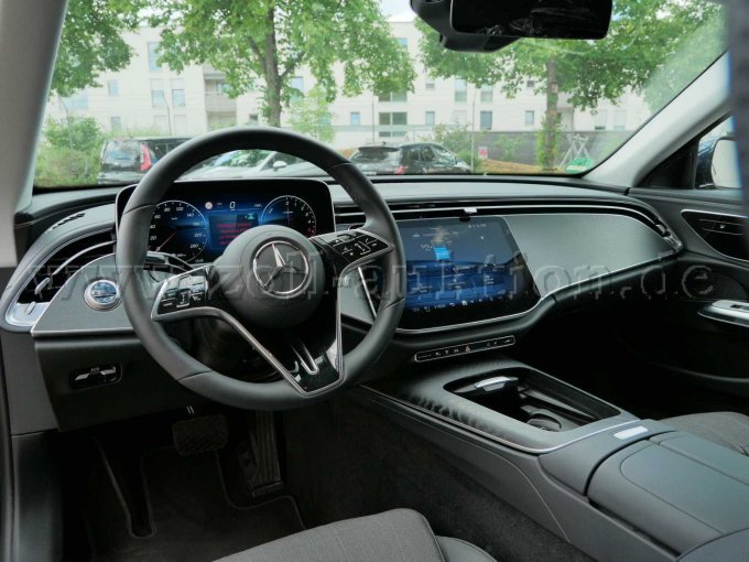 1 Mercedes-Benz E 300 de Avantgarde Advanced – foto 5 – kavel bij Zoll-Auktion, Augsburg