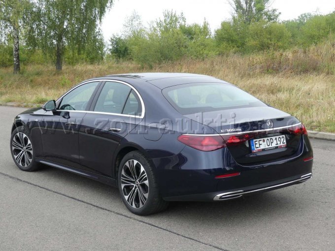 1 Mercedes-Benz E 300 de Avantgarde Advanced – foto 4 – kavel bij Zoll-Auktion, Erfurt