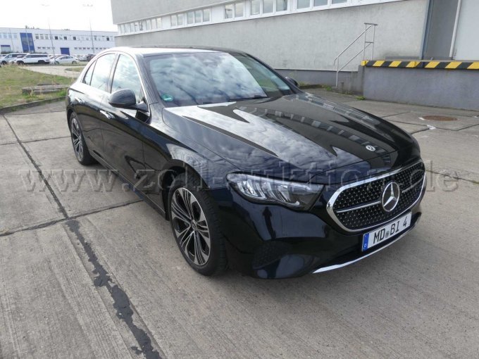 1 Mercedes-Benz E 300 de Avantgarde Advanced *met 8 banden – foto 2 – kavel bij Zoll-Auktion, Magdeburg