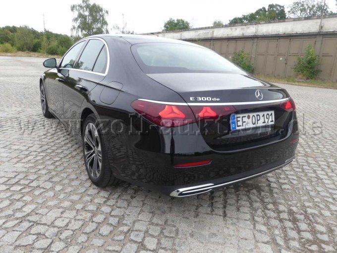 1 Mercedes-Benz E 300 de Avantgarde Advanced *8-fach bereift – foto 3 – kavel bij Zoll-Auktion, Erfurt