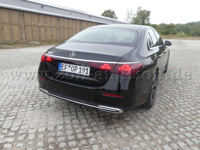 1 Mercedes-Benz E 300 de Avantgarde Advanced *8-fach bereift – foto 4 – kavel bij Zoll-Auktion, Erfurt
