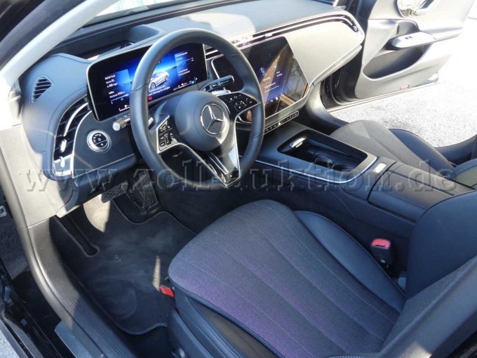 Innenansicht vorn links Fahrerseite