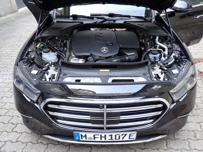 Frontansicht Motorraum