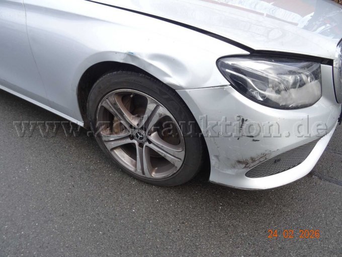 Stoßfänger und Kotflügel rechts vorn