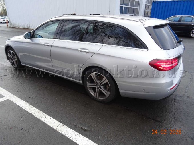 seitlich links hinten