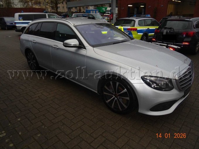 seitlich rechts vorn