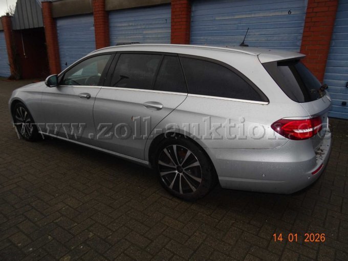 seitlich links hinten