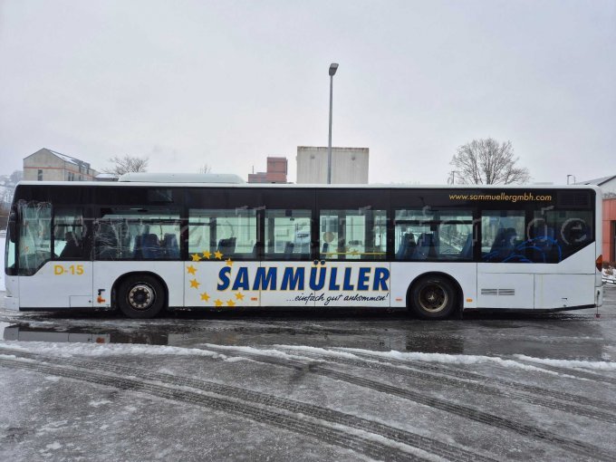 Omnibus seitlich links