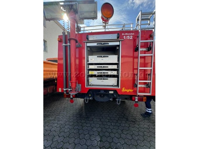 Hinten