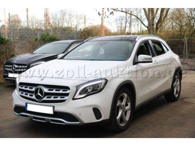 Mercedes-Benz GLA 220 d von vorne (Fahrerseite)