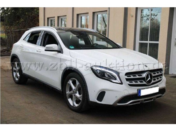 Mercedes-Benz GLA 220 d von vorne (Beifahrerseite) Mercedes-Benz GLA 220 d von vorne (Beifahrerseite)
