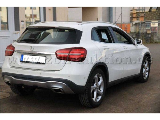 Mercedes-Benz GLA 220 d von hinten (Beifahrerseite)