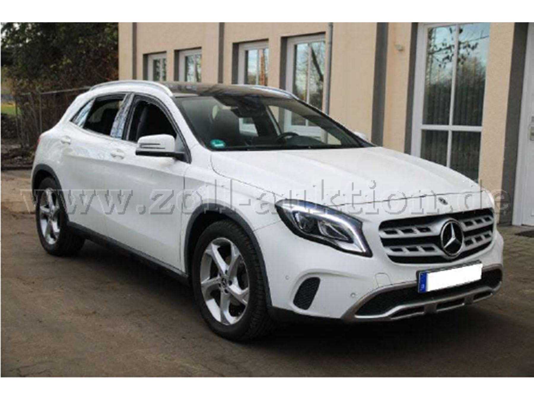 Mercedes-Benz GLA 220 d von vorne (Beifahrerseite)