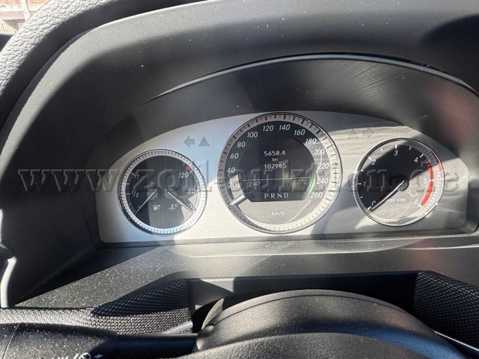 Cockpit mit Kilometerstand