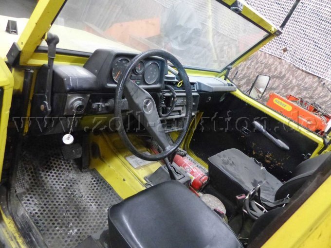 Fahrzeug mit Blick auf den Innenraum vorne