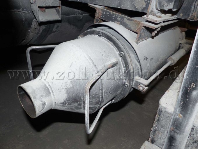 Auspuff mit Salzanhaftungen