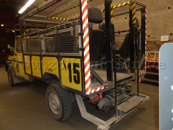 Fahrzeug von hinten links