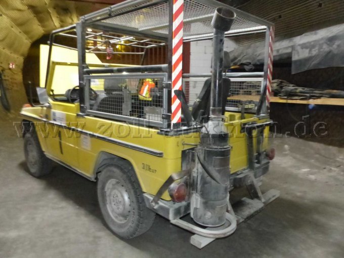 Fahrzeug von hinten links