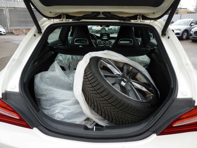 Details Kofferraum mit 2. Radsatz