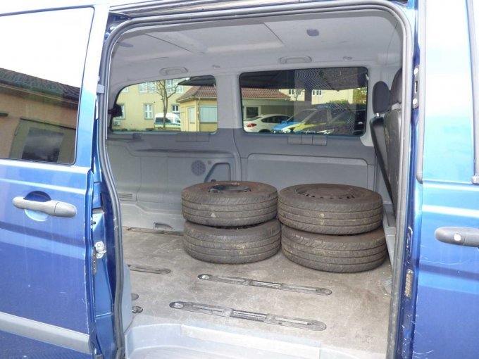 Ansicht in Fond mit geöffneter Schiebetüre