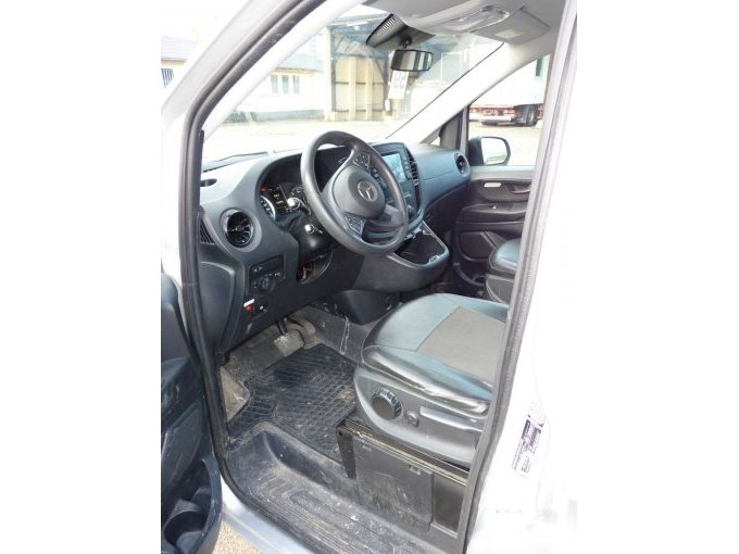 Details Fahrereinstieg