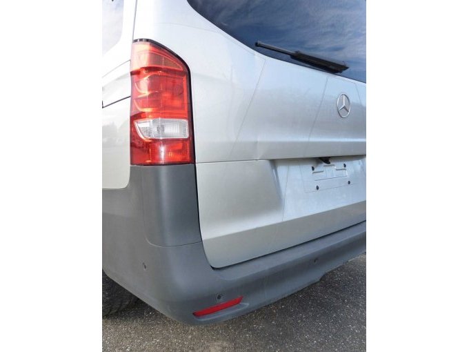 Beschädigungen Heckdeckel und Stoßfänger