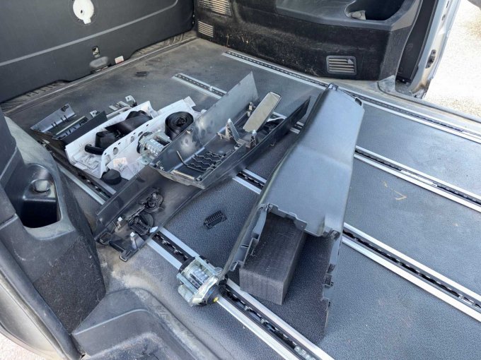 1 Mercedes-Benz MB Vito Tourer 116 CDI RWD kompakt Pro (639/2 447) *Unfallschaden* – foto 14 – kavel bij Zoll-Auktion, Stuttgart