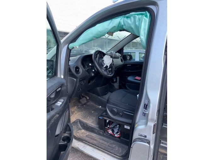 1 Mercedes-Benz MB Vito Tourer 116 CDI RWD kompakt Pro (639/2 447) *Unfallschaden* – foto 9 – kavel bij Zoll-Auktion, Stuttgart