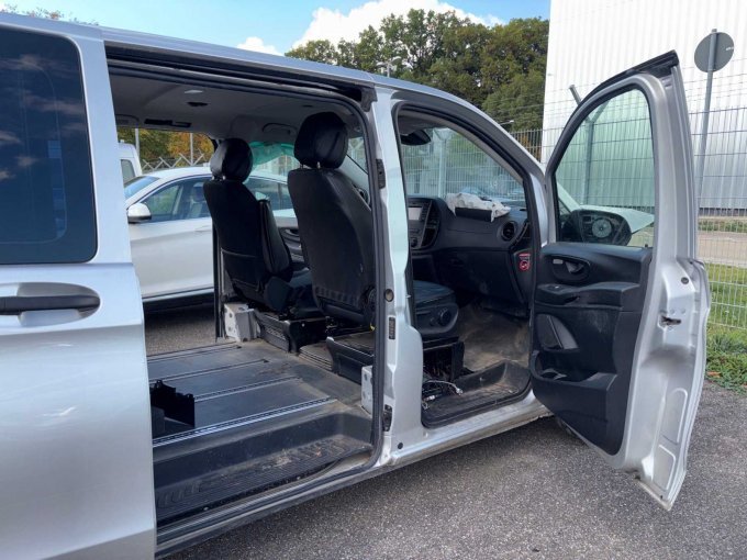 1 Mercedes-Benz MB Vito Tourer 116 CDI RWD kompakt Pro (639/2 447) *Unfallschaden* – foto 11 – kavel bij Zoll-Auktion, Stuttgart