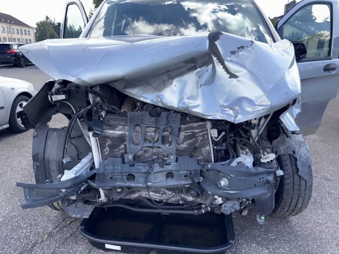1 Mercedes-Benz MB Vito Tourer 116 CDI RWD kompakt Pro (639/2 447) *Unfallschaden* – foto 18 – kavel bij Zoll-Auktion, Stuttgart
